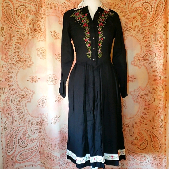 Vintage Flower Embroidered Dress Embellished Long Sleeve Embroidery Victorian - Picture 1 of 15